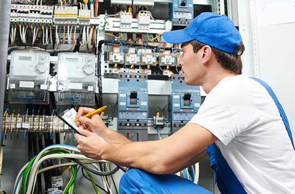 Reasons to Hire Electrical Technicians For Your House or Office