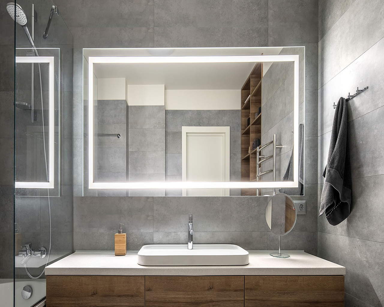 The Top Benefits of Using LED Mirrors in Your Home